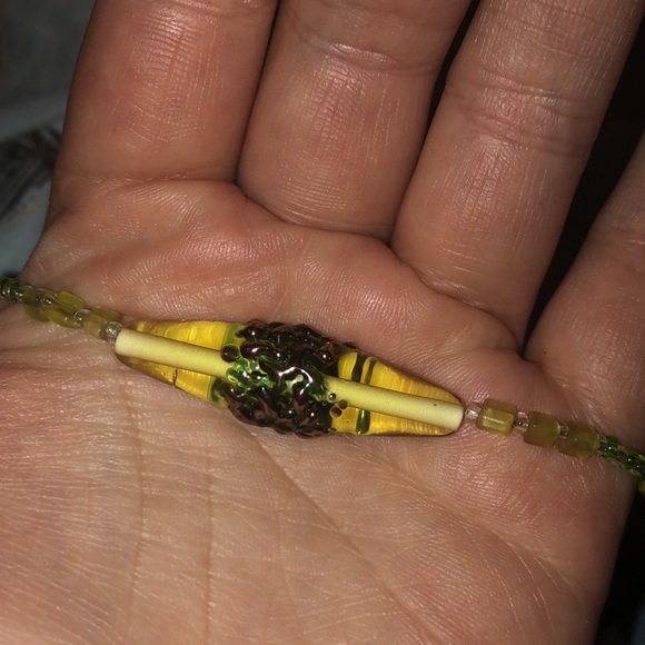 Green and gold glass bead necklace - Picture 3 of 3